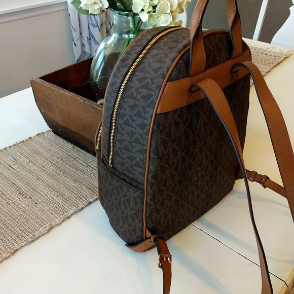 MK Large Abbey Backpack - Picture 4 of 8